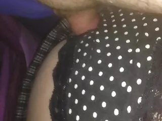 Karcsú és kicsi mellű Nelya Jordan vesz szex filme egy nagy kakas a szájában és cunt