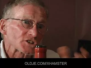 A pinába élvezések tökéletes hármas lenyűgöző tizenévesekkel, Mia Kiss és Emily Red