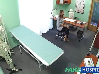 IGAZI szex fimek ANAL Vöröshajú tinédzser Arietta megverte a seggét