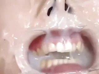 Tini istennők Candy Red és Jenny Manson megosztanak xxx anyuka egy szerencsés kakas