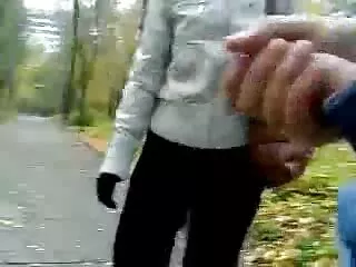 Tranny a orális szexfilmek hátsó ajtóban