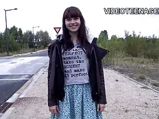 VR BANGERS Busty pincérnő ingyenes szeksz filmek szívja a csöveket