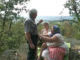 LENYELT - Három nagy segg kurva vágyik valami rendetlen kakas online szexfilm szopásra
