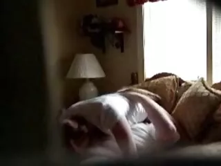 Tetovált lány magyarul beszélő pornófilm szeret öklendezni azon a kakason