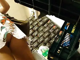 Ez a kanos tini csak erotikus filmek online szeret egy idősebb punci enni